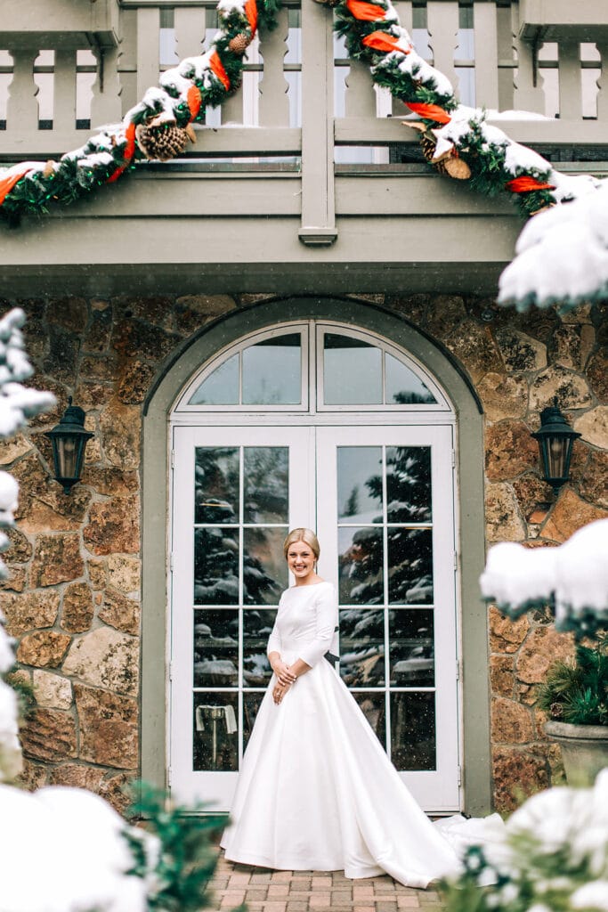 getting ready wedding photos in the Sebastian in Vail