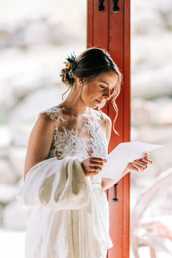 Getting ready wedding photos from a fall wedding in Crested Butte